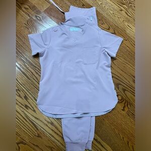 Keswi scrub set size medium
